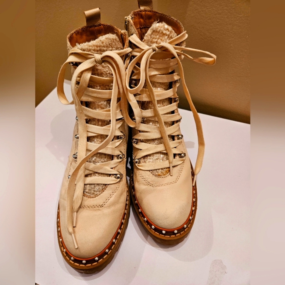 Steve Madden Women's Cream Lace-Up Boots
